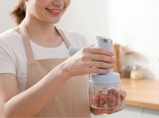 Cocina en Minutos con Marcela T. usando el picador Levia Modo