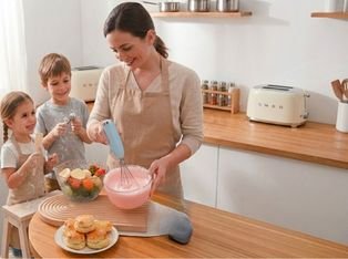 Cocina en Minutos con Laura M. usando la batidora Levia Modo